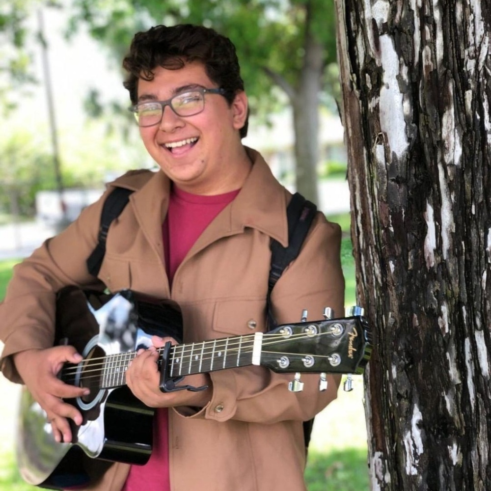 Meet your Posher, Carlos